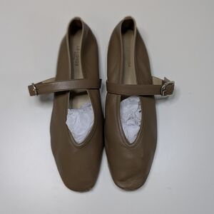 Le Monde Beryl - SIZE 40 - Stella Slipper Taupe Leather
Mary Jane Flats
